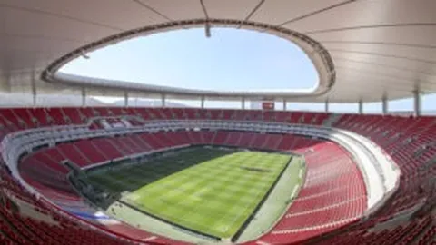 国足对阵澳大利亚半场战报：领先控球，射门数据即将揭晓